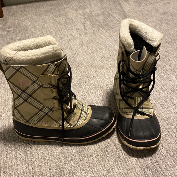 Womens Sorel Boots - Picture 2 of 4